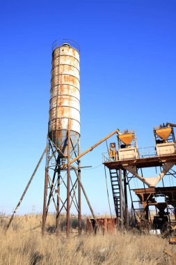 Beton karıştırma kulesi. İnşaat tesisi kavramı