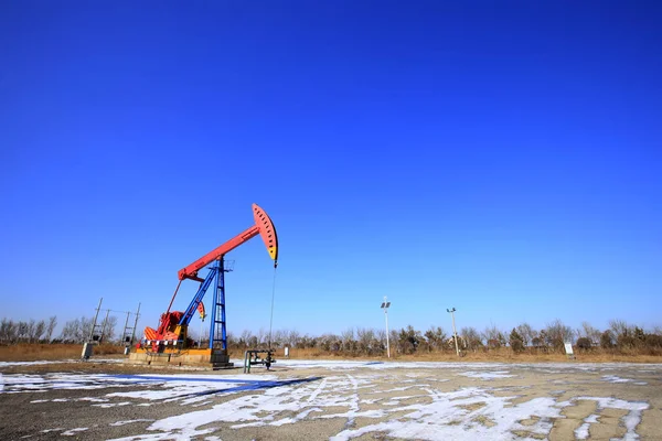 Petrol sahası, petrol pompası — Stok fotoğraf