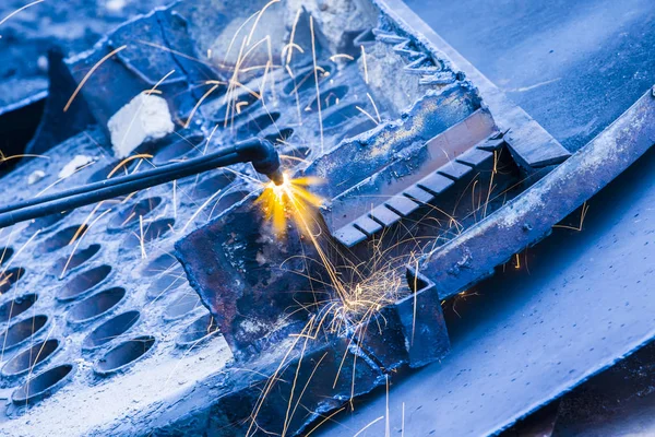 The workshop welder cuts metal