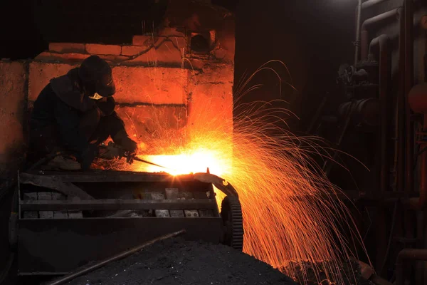 The workshop welder cuts metal