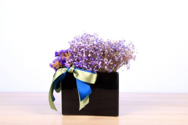 Kurumuş çiçekler, beyaz arka plan