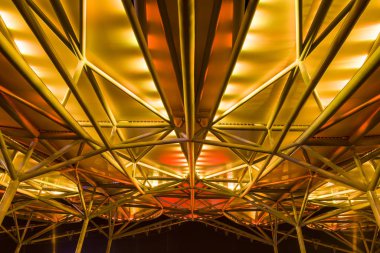 Akşamları çelik yapı inşaatı