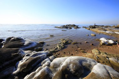 Kış sahili manzarası