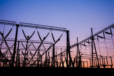 Akşamları, karakolun ana hatları...