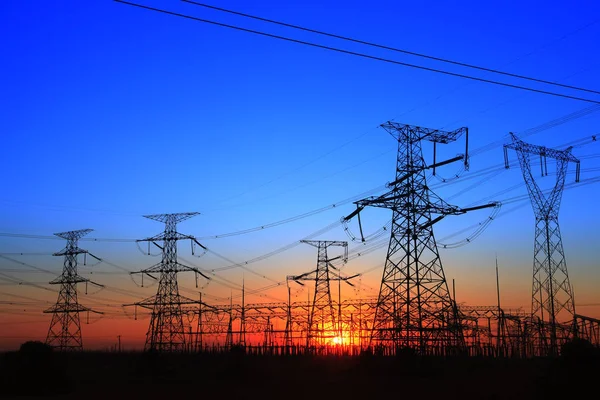 The silhouette of high voltage towers — Stock Photo, Image