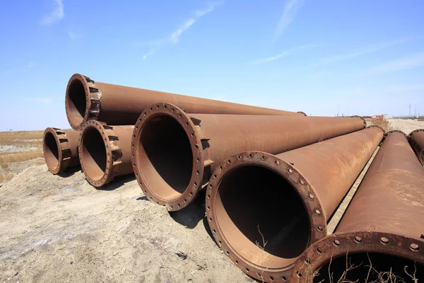 The rusty iron pipe