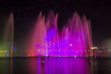 Gece vakti müzik çeşmesi