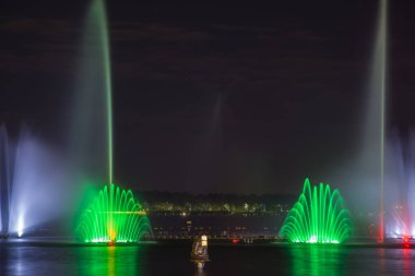 Gece vakti müzik çeşmesi