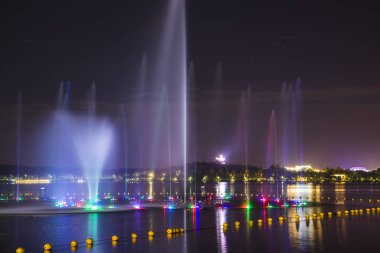 Gece vakti müzik çeşmesi