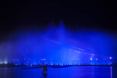 Gece vakti müzik çeşmesi