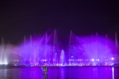 Gece vakti müzik çeşmesi