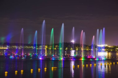 Gece vakti müzik çeşmesi
