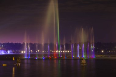 Gece vakti müzik çeşmesi