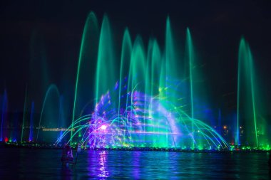 Gece vakti müzik çeşmesi