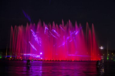 Gece vakti müzik çeşmesi