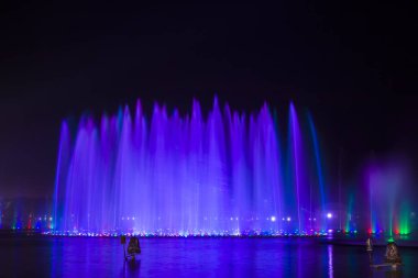 Gece vakti müzik çeşmesi
