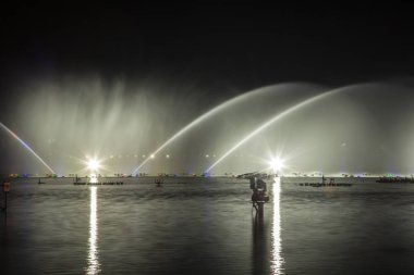 Gece vakti müzik çeşmesi