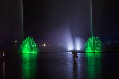 Gece vakti müzik çeşmesi