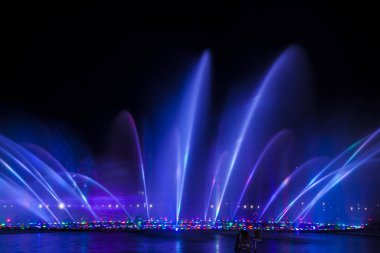 Gece vakti müzik çeşmesi