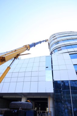 Modern ofis binası yapım aşamasındadır