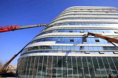 Modern ofis binası yapım aşamasındadır