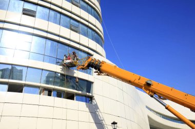 Modern ofis binası yapım aşamasındadır