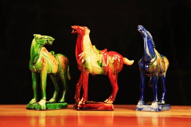 Tang Hanedanlığı 'nın üç renkli çömleği. Tang Sancai Gl