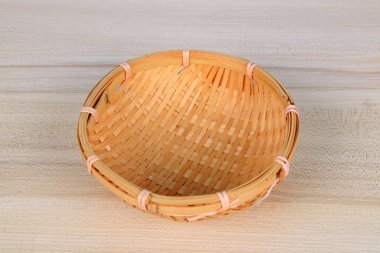 Beyaz arkaplanda örülmüş ögeler