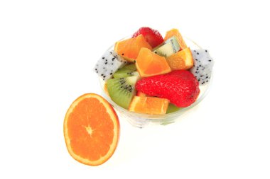 Yeni ejderha meyvesi, kivi ve portakal.