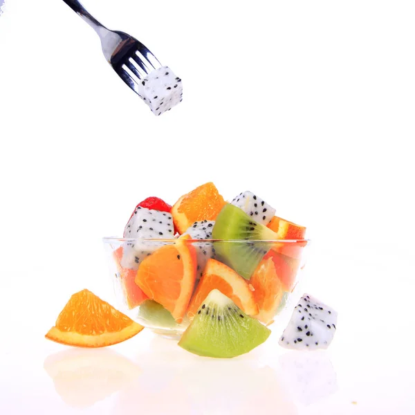 Fruta del dragón, kiwi, fresa y naranja — Foto de Stock