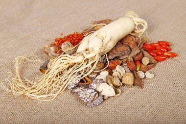 Geleneksel Çin tıbbı (Tcm) ve ginseng, yakın plan.