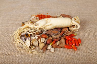 Geleneksel Çin tıbbı (Tcm) ve ginseng, yakın plan.
