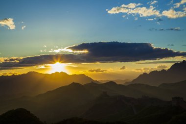 Dağlarda gün batımı