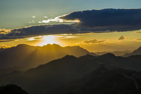 Puesta de sol en montañas — Foto de Stock