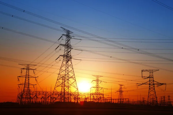 Avond Elektriciteit Pyloon Silhouet Het Zeer Mooi — Stockfoto