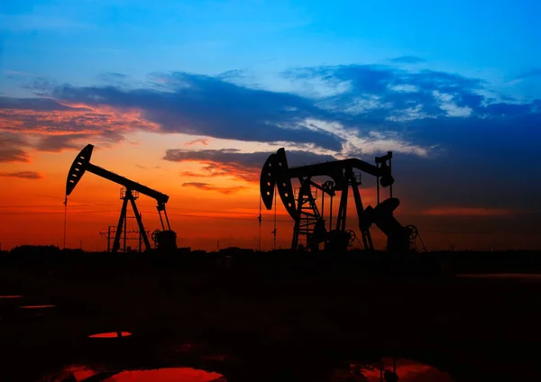 Por Noche Silueta Bomba Aceite — Foto de Stock