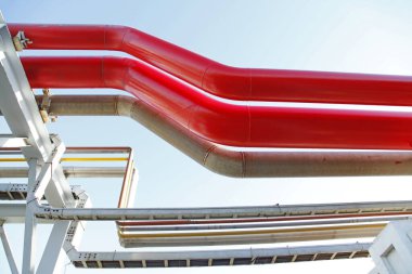 Petrol sahası, petrol boru hatları ve tesisleri
