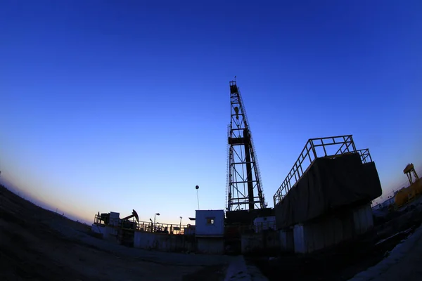 Silhouette Oilfield Derrick — Foto Stock