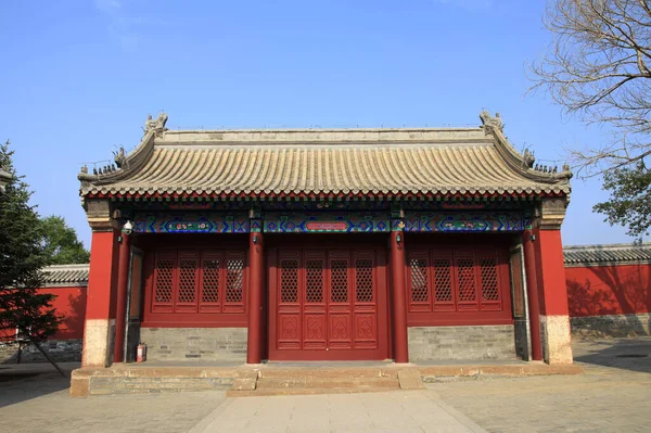 Arquitetura Chinesa Antiga Templo Auspicioso Solene — Fotografia de Stock