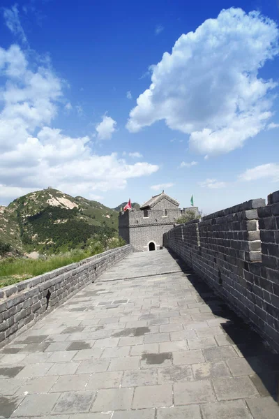 Grande Muralha China Sob Céu Azul Nuvens Brancas Muito Bonito — Fotografia de Stock