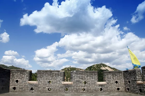 Gran Muralla China Bajo Cielo Azul Nubes Blancas — Foto de Stock