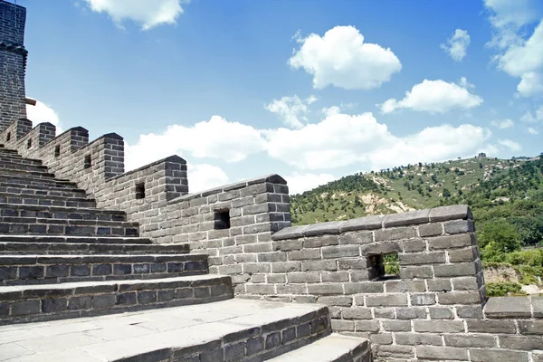 Grande Muralha China Sob Céu Azul Nuvens Brancas Muito Bonito — Fotografia de Stock