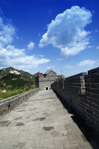 Grote Muur Van China Onder Blauwe Lucht Witte Wolken — Stockfoto