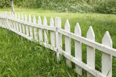 Çimenlik ahşap çit