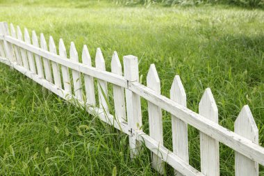 Çimenlik ahşap çit