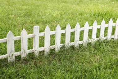 Çimenlik ahşap çit