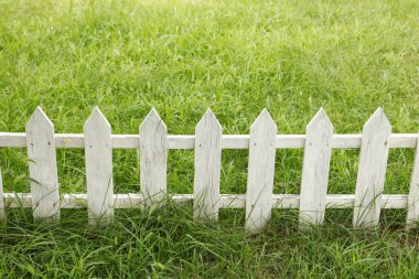 Çimenlik ahşap çit