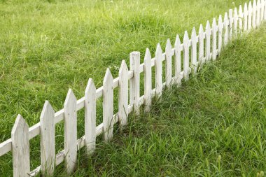 Çimenlik ahşap çit