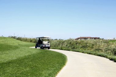 Golf sahası.
