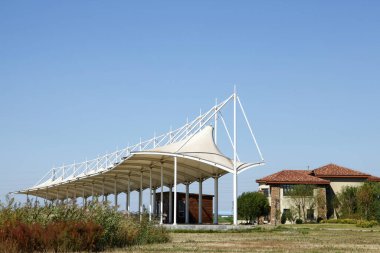 Golf sahası inşaatı, golf sahasının güzel manzarası.